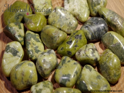 Galet pierre roulée Jade Néphrite - TAILLE S